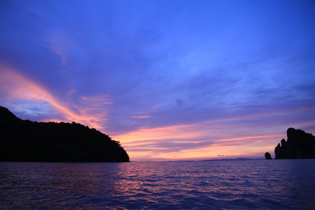 Pp Insula Hotel Kepulauan Phi Phi Bagian luar foto
